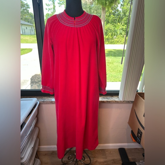 Vanity Fair Pink Fleece Velour Zip Embroidery Robe Housecoat 3/4 sleeves Size S - Picture 1 of 9